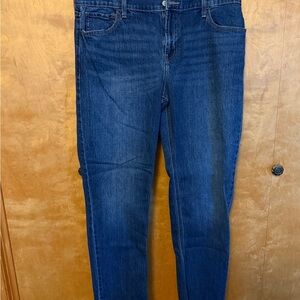 Old Navy Women's Mid-Rise Wow Boyfriend Ankle Jeans in a size 14
